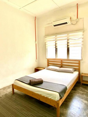 Iza Homestay - The Amazing Black